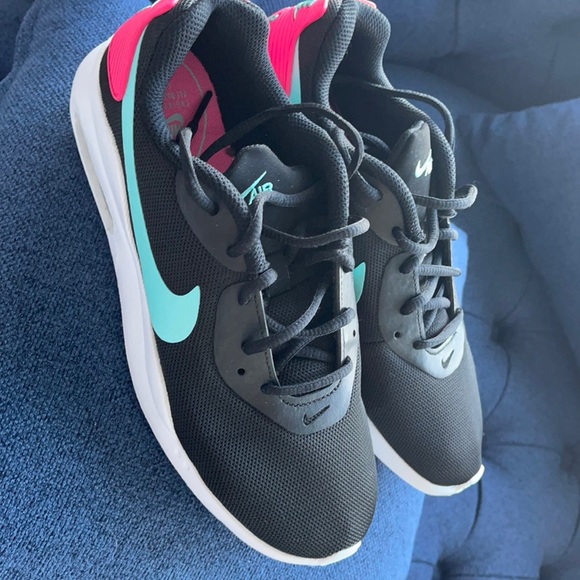 Nike Air Sneakers - Picture 1 of 5